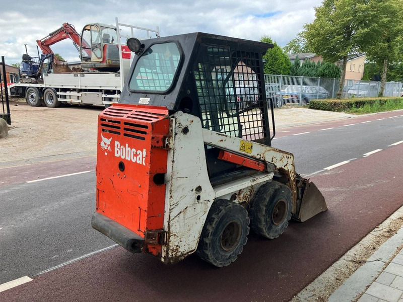 Bobcat S70 - Gumikerekes homlokrakodó: 5 kép. Bobcat S70 - Gumikerekes homlokrakodó: 5 kép.