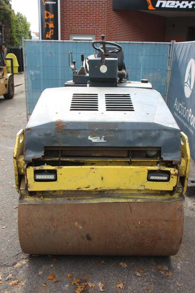 Bomag BW 135 AD - Lapvibrátor: 4 kép. Bomag BW 135 AD - Lapvibrátor: 4 kép.