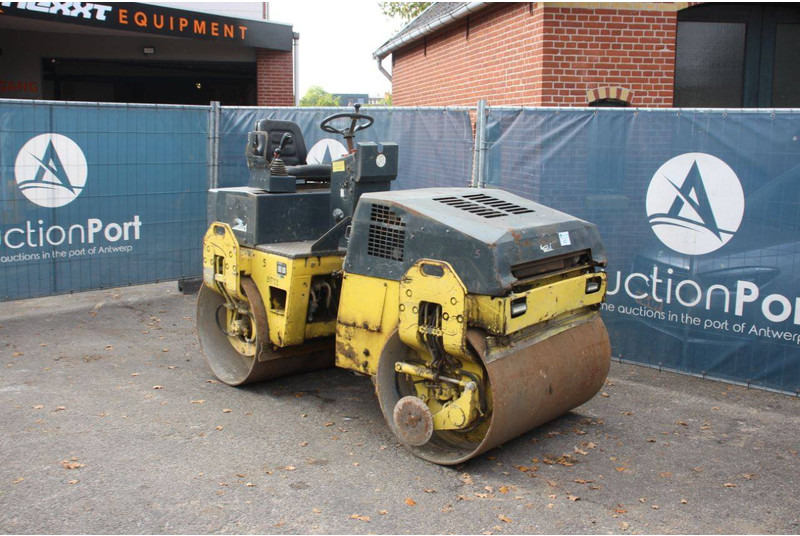 Bomag BW 135 AD - Lapvibrátor: 3 kép. Bomag BW 135 AD - Lapvibrátor: 3 kép.