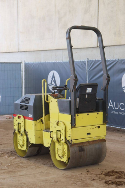 Bomag BW80 - Talajtömörítő: 4 kép. Bomag BW80 - Talajtömörítő: 4 kép.