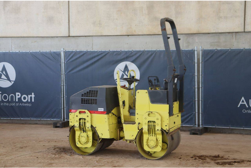 Bomag BW80 - Talajtömörítő: 3 kép. Bomag BW80 - Talajtömörítő: 3 kép.
