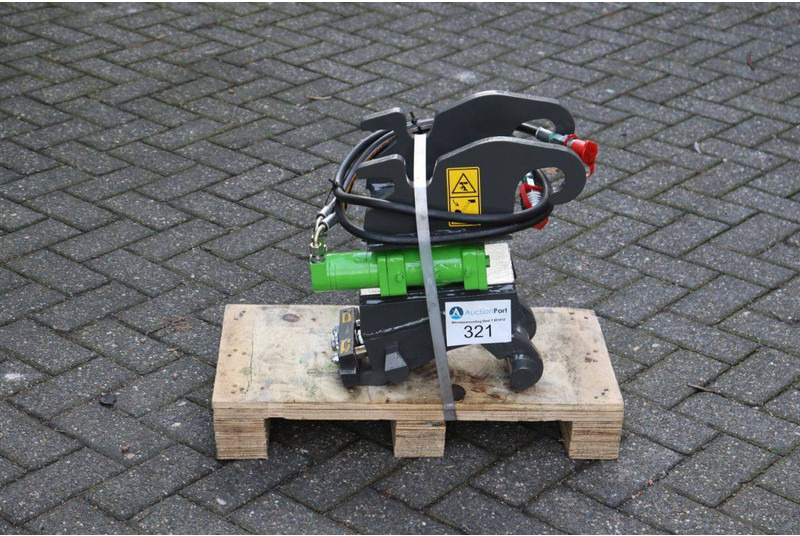 Cangini CW05 - Gyorscsatlakozó: 2 kép. Cangini CW05 - Gyorscsatlakozó: 2 kép.