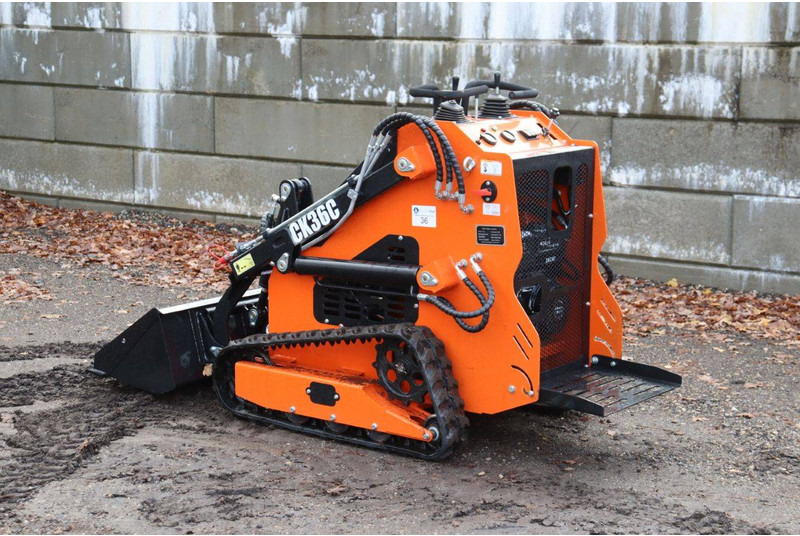 Captok 36C - Lánctalpas homlokrakodó: 3 kép. Captok 36C - Lánctalpas homlokrakodó: 3 kép.