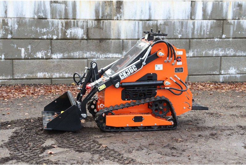 Captok 36C - Lánctalpas homlokrakodó: 1 kép. Captok 36C - Lánctalpas homlokrakodó: 1 kép.