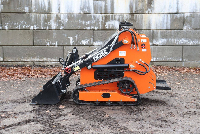 Captok 36C - Lánctalpas homlokrakodó: 2 kép. Captok 36C - Lánctalpas homlokrakodó: 2 kép.