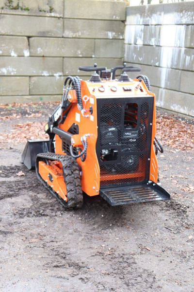 Captok 36C - Lánctalpas homlokrakodó: 4 kép. Captok 36C - Lánctalpas homlokrakodó: 4 kép.