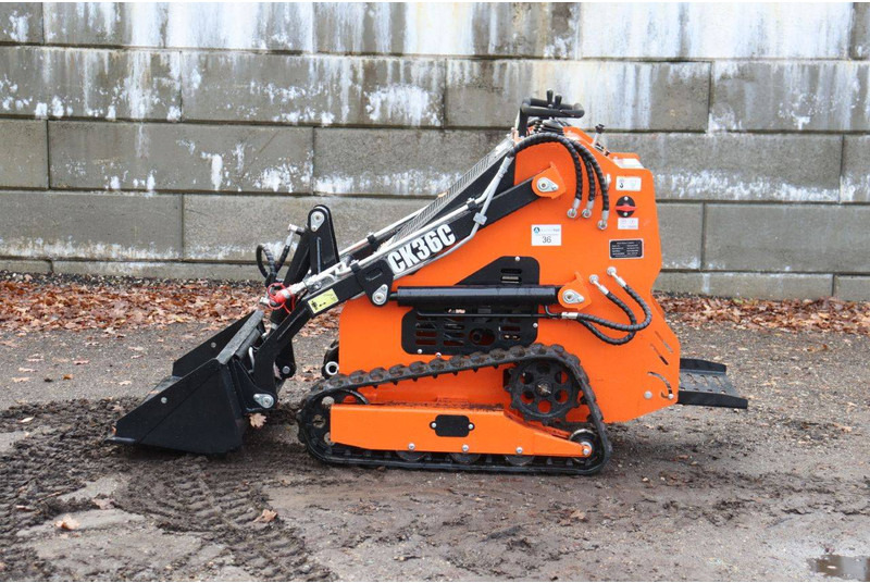 Captok 36C - Lánctalpas homlokrakodó: 2 kép. Captok 36C - Lánctalpas homlokrakodó: 2 kép.