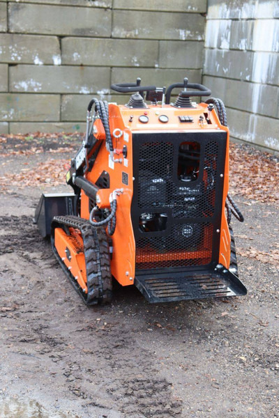 Captok 36C - Lánctalpas homlokrakodó: 4 kép. Captok 36C - Lánctalpas homlokrakodó: 4 kép.