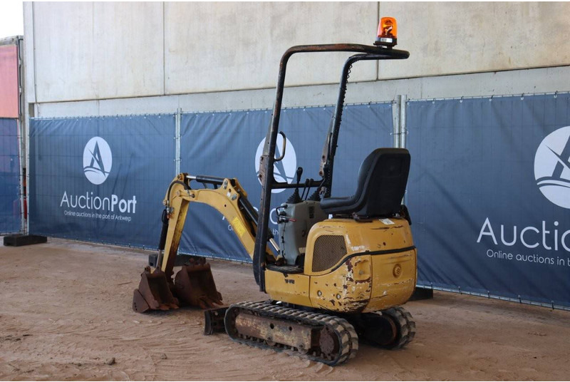 Caterpillar 300.9D - Minikotró: 3 kép. Caterpillar 300.9D - Minikotró: 3 kép.