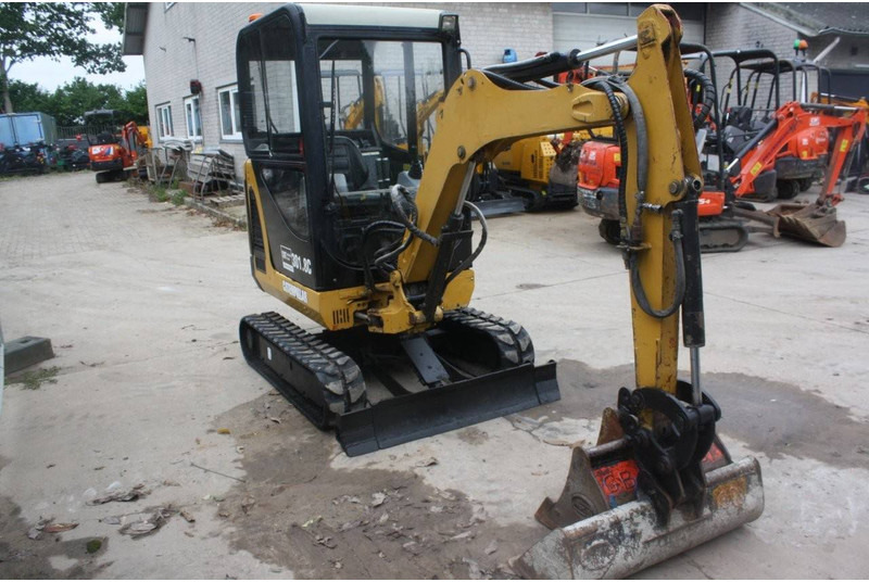 Caterpillar 301.8C - Minikotró: 4 kép. Caterpillar 301.8C - Minikotró: 4 kép.