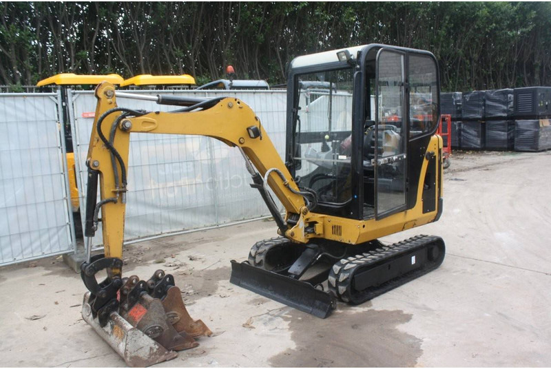 Caterpillar 301.8C - Minikotró: 1 kép. Caterpillar 301.8C - Minikotró: 1 kép.