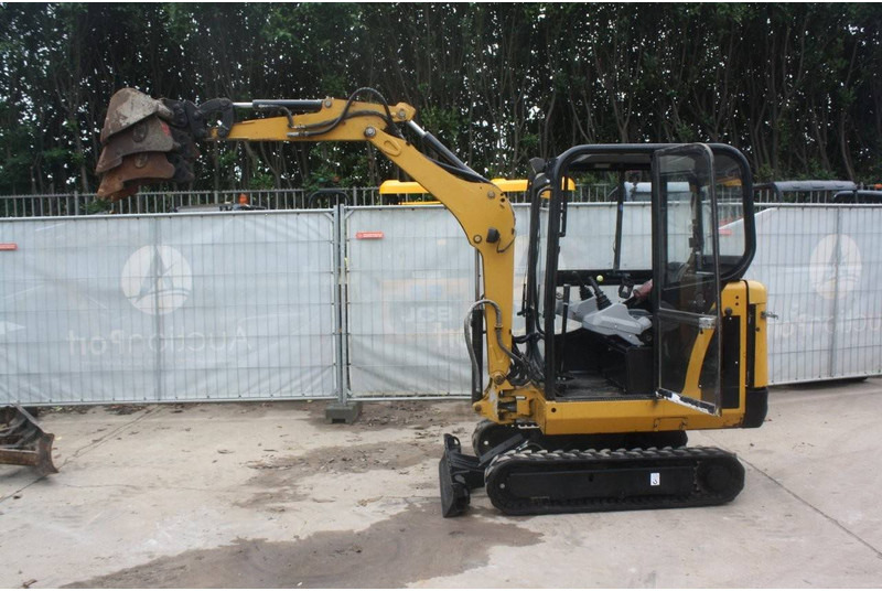 Caterpillar 301.8C - Minikotró: 3 kép. Caterpillar 301.8C - Minikotró: 3 kép.