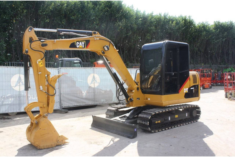 Caterpillar 306 - Lánctalpas kotró: 3 kép. Caterpillar 306 - Lánctalpas kotró: 3 kép.