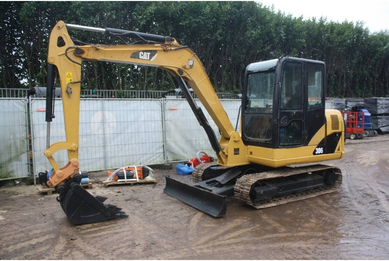 Caterpillar 306 - Lánctalpas kotró: 3 kép. Caterpillar 306 - Lánctalpas kotró: 3 kép.