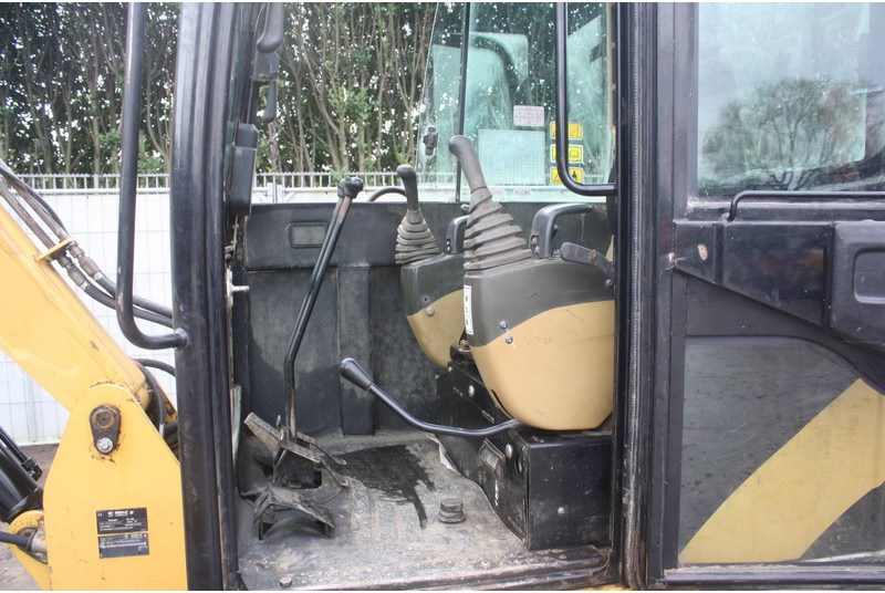 Caterpillar 306 - Lánctalpas kotró: 2 kép. Caterpillar 306 - Lánctalpas kotró: 2 kép.