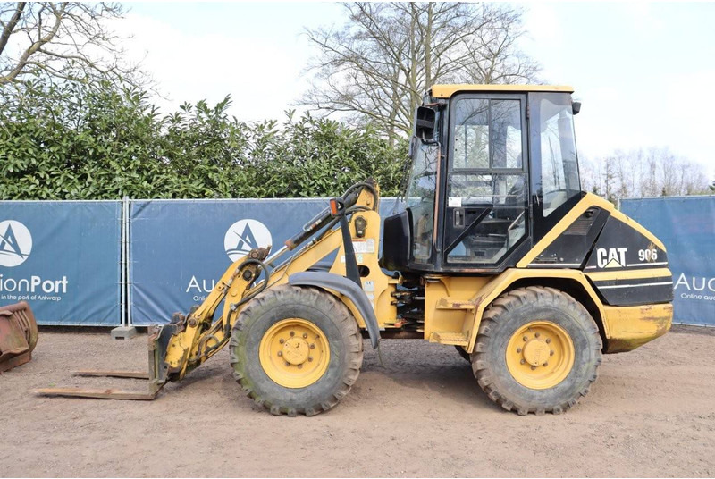 Caterpillar 906 - Gumikerekes homlokrakodó: 2 kép. Caterpillar 906 - Gumikerekes homlokrakodó: 2 kép.