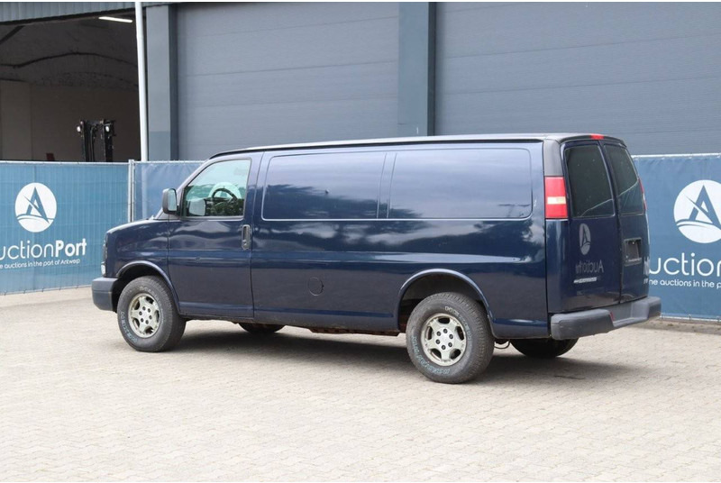 Chevrolet Express Cargo Van - Furgon: 3 kép. Chevrolet Express Cargo Van - Furgon: 3 kép.