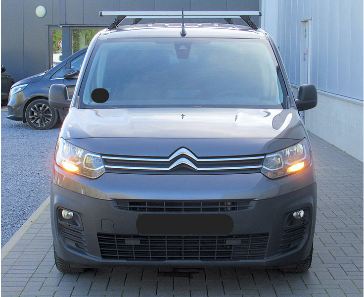 Citroën Berlingo BlueHDi Automatic - Furgon: 5 kép. Citroën Berlingo BlueHDi Automatic - Furgon: 5 kép.