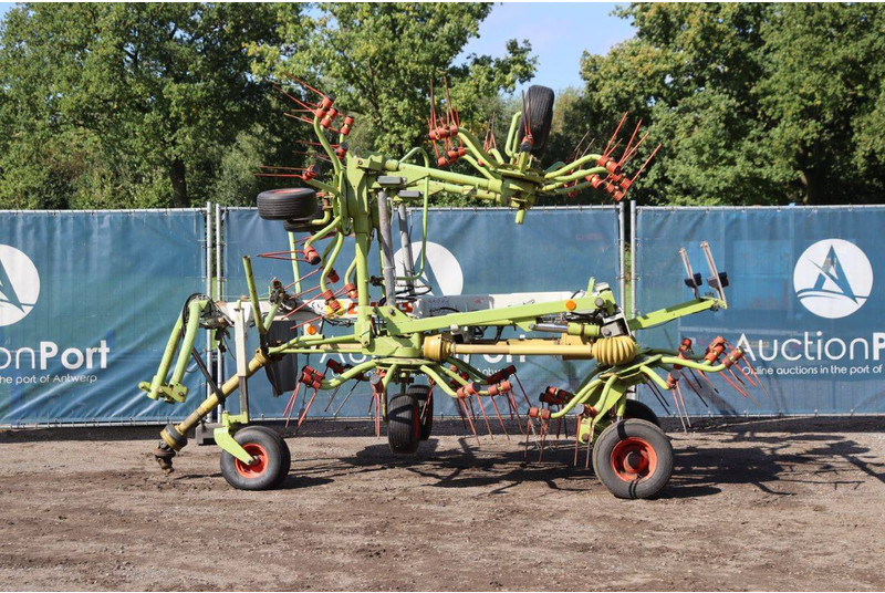 Claas Volto 1050 - Szénaforgató: 2 kép. Claas Volto 1050 - Szénaforgató: 2 kép.