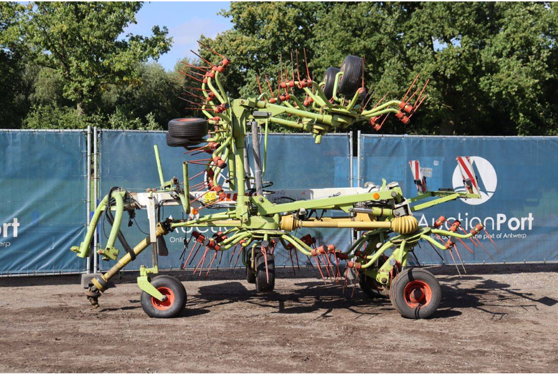 Claas Volto 1050 - Szénaforgató: 1 kép. Claas Volto 1050 - Szénaforgató: 1 kép.