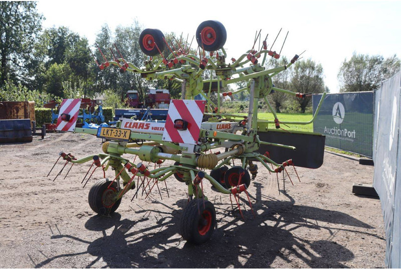 Claas Volto 1050 - Szénaforgató: 5 kép. Claas Volto 1050 - Szénaforgató: 5 kép.