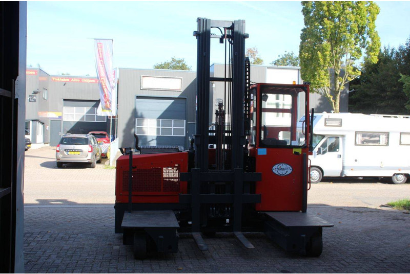 Combilift C3000GTS - Oldalrakodó targoncá: 1 kép. Combilift C3000GTS - Oldalrakodó targoncá: 1 kép.