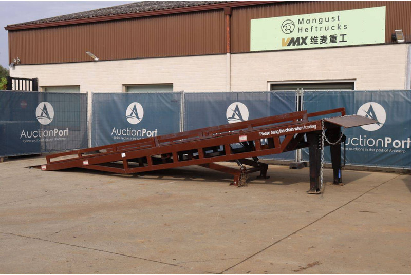 Containerramps Mangust LR12T - Platós pótkocsi: 3 kép. Containerramps Mangust LR12T - Platós pótkocsi: 3 kép.