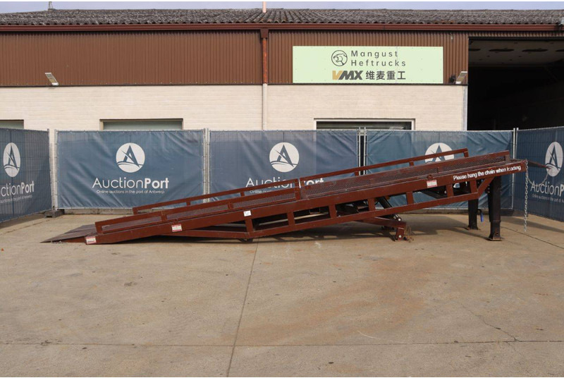 Containerramps Mangust LR12T - Platós pótkocsi: 2 kép. Containerramps Mangust LR12T - Platós pótkocsi: 2 kép.