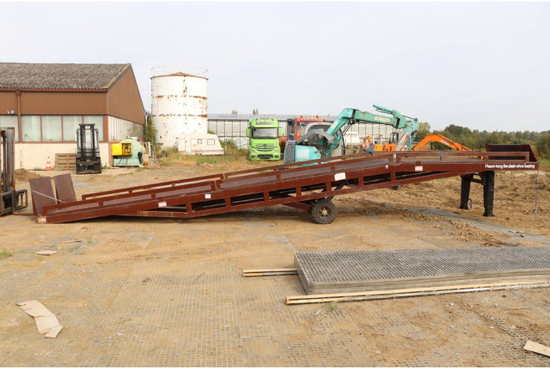 Containerramps MangustLR12T - Platós pótkocsi: 2 kép. Containerramps MangustLR12T - Platós pótkocsi: 2 kép.