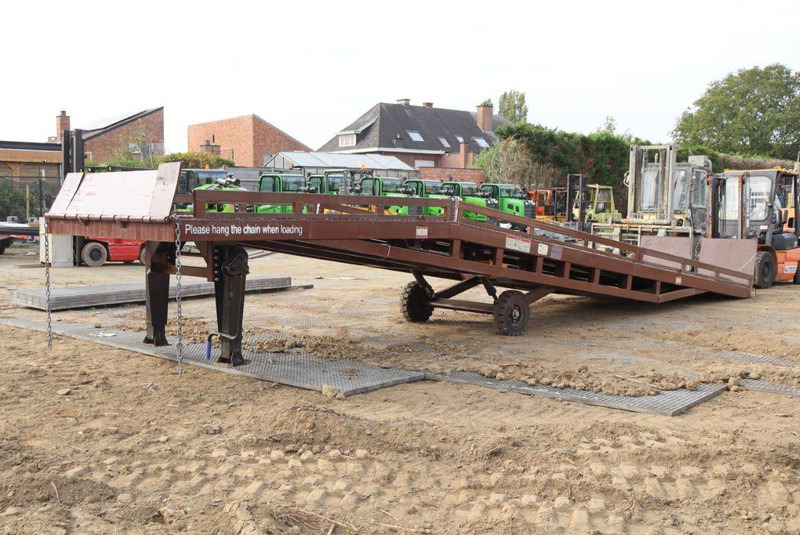 Containerramps MangustLR12T - Platós pótkocsi: 5 kép. Containerramps MangustLR12T - Platós pótkocsi: 5 kép.