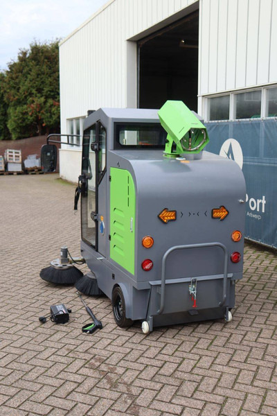 D19 - Utcaseprő gép: 4 kép. D19 - Utcaseprő gép: 4 kép.