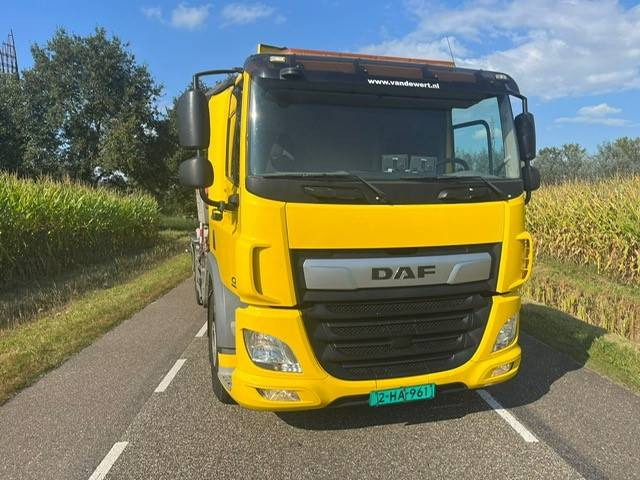 DAF CF290 - Dobozos felépítményű teherautó: 3 kép. DAF CF290 - Dobozos felépítményű teherautó: 3 kép.