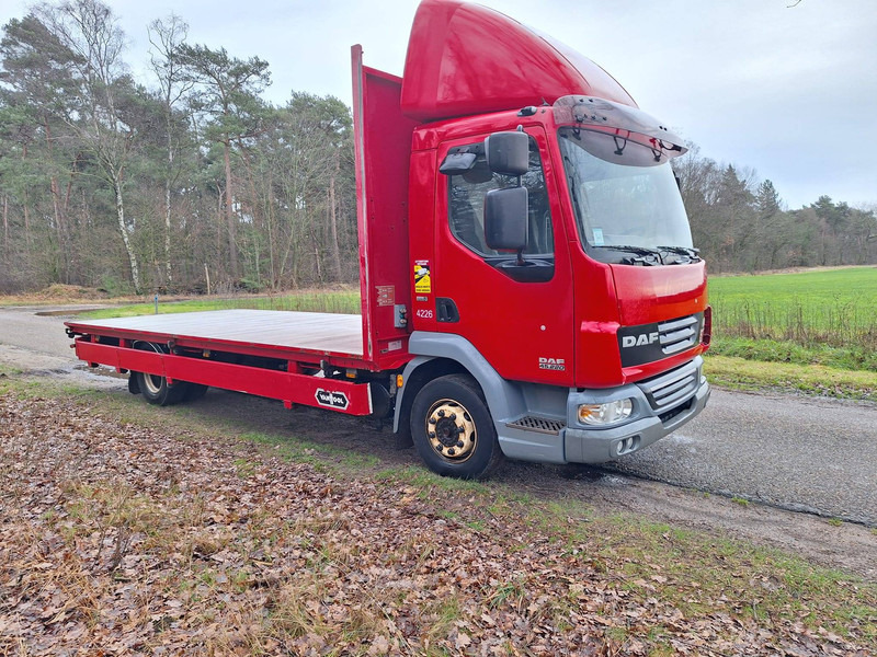 DAF LF45 - Platós teherautó: 2 kép. DAF LF45 - Platós teherautó: 2 kép.
