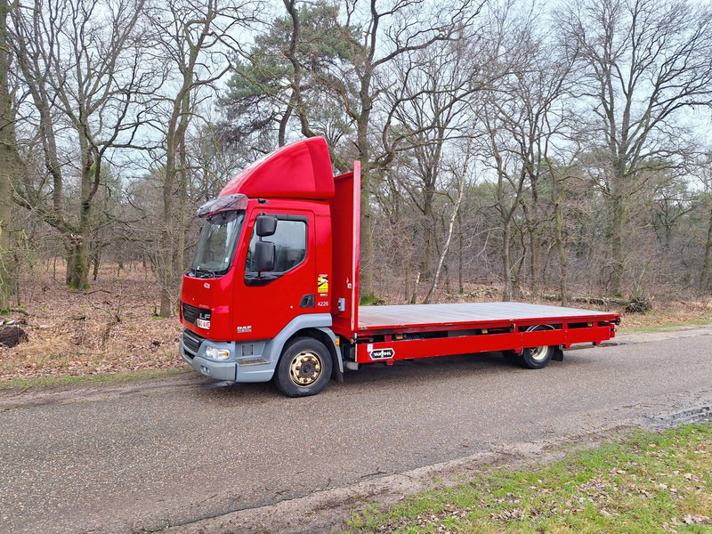 DAF LF45 - Platós teherautó: 1 kép. DAF LF45 - Platós teherautó: 1 kép.