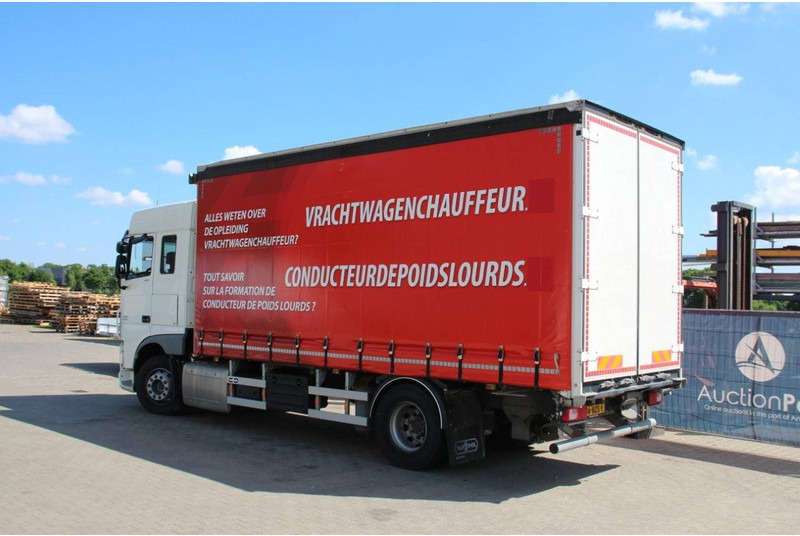 DAF XF 410 FA - Cserefelépítményes teherautó: 3 kép. DAF XF 410 FA - Cserefelépítményes teherautó: 3 kép.