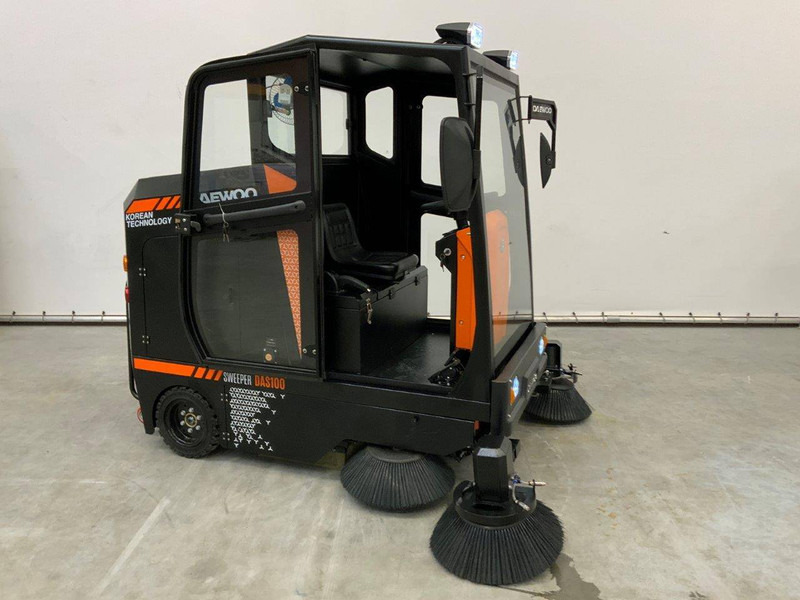 Daewoo DAS100 - Utcaseprő gép: 1 kép. Daewoo DAS100 - Utcaseprő gép: 1 kép.