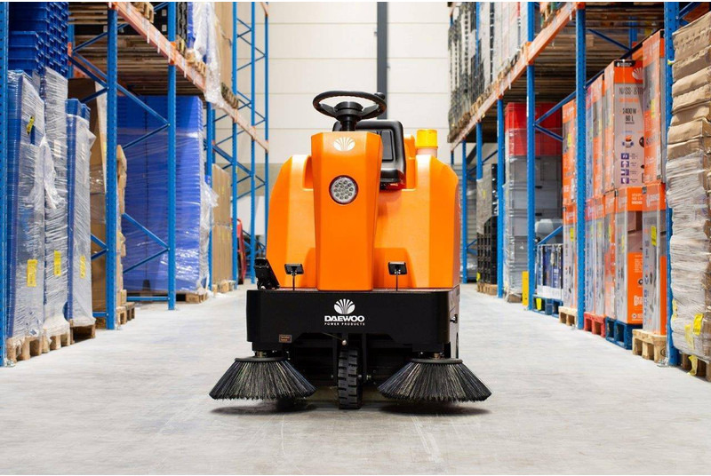 Daewoo DAS80 Zit - Utcaseprő gép: 3 kép. Daewoo DAS80 Zit - Utcaseprő gép: 3 kép.