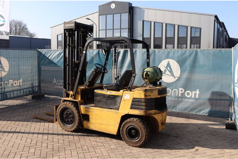 Daewoo G25S - Gázüzemű targonca: 3 kép. Daewoo G25S - Gázüzemű targonca: 3 kép.