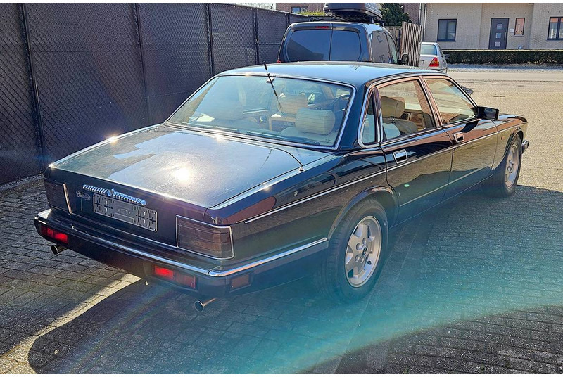 Daimler 4.0 - Autó: 3 kép. Daimler 4.0 - Autó: 3 kép.