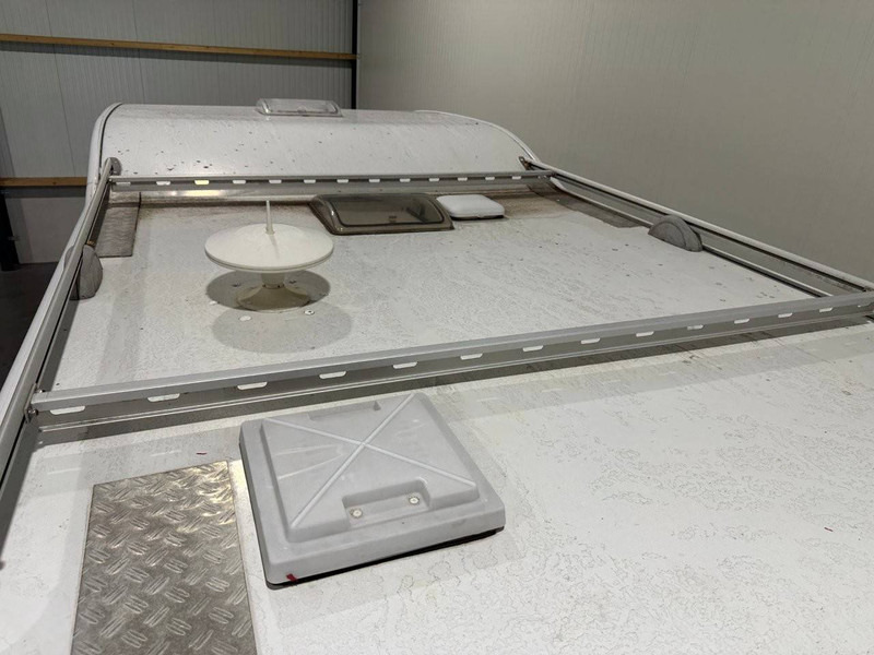 Dethleffs A5820 - Kempingautó: 5 kép. Dethleffs A5820 - Kempingautó: 5 kép.