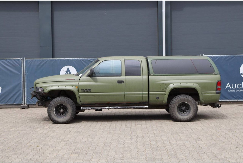 Dodge Ram 1500 - Autó: 2 kép. Dodge Ram 1500 - Autó: 2 kép.