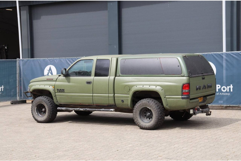 Dodge Ram 1500 - Autó: 3 kép. Dodge Ram 1500 - Autó: 3 kép.