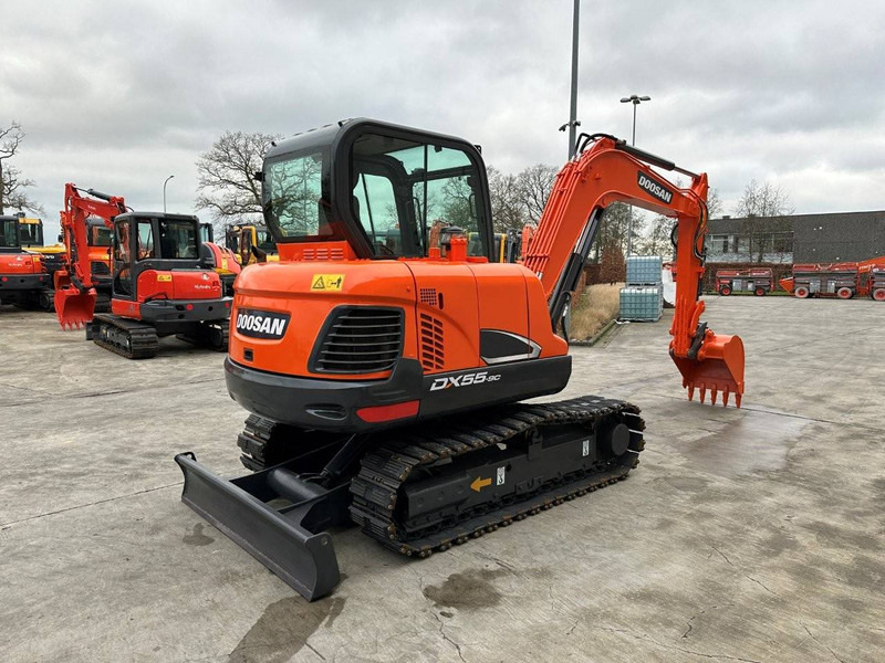 Doosan DX55-9C - Lánctalpas kotró: 4 kép. Doosan DX55-9C - Lánctalpas kotró: 4 kép.