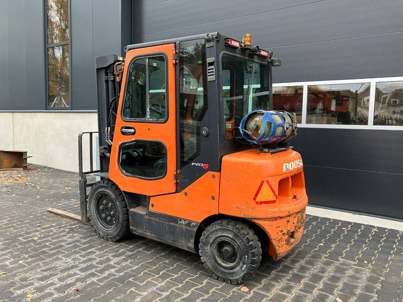 Doosan G25E-5 - Gázüzemű targonca: 3 kép. Doosan G25E-5 - Gázüzemű targonca: 3 kép.