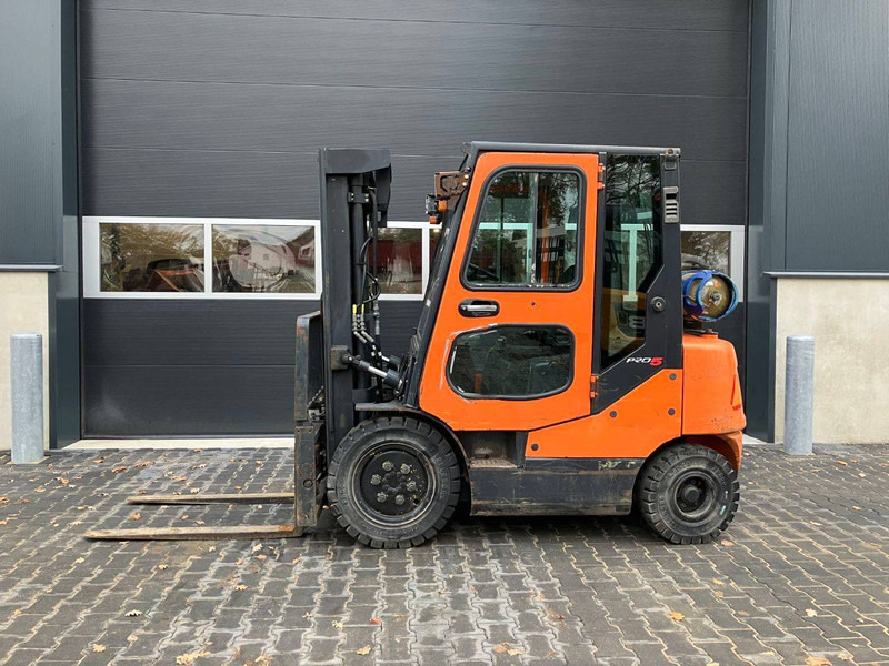 Doosan G25E-5 - Gázüzemű targonca: 2 kép. Doosan G25E-5 - Gázüzemű targonca: 2 kép.