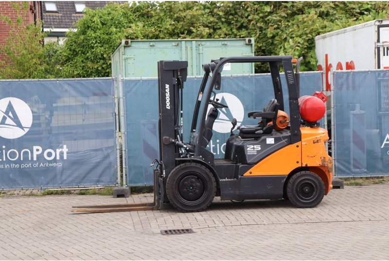 Doosan G25P-7 - Gázüzemű targonca: 1 kép. Doosan G25P-7 - Gázüzemű targonca: 1 kép.
