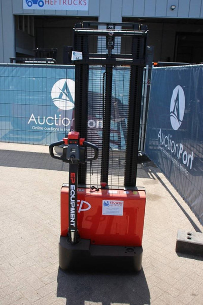 EP Equipment EST122 - Emelőtargoncá: 4 kép. EP Equipment EST122 - Emelőtargoncá: 4 kép.