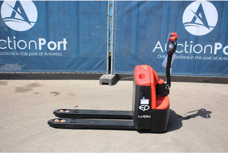 EP Equipment WPL202 - Kézi raklapemelő: 2 kép. EP Equipment WPL202 - Kézi raklapemelő: 2 kép.