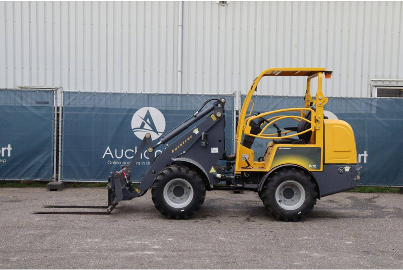 Eurotrac 820/W12S - Gumikerekes homlokrakodó: 2 kép. Eurotrac 820/W12S - Gumikerekes homlokrakodó: 2 kép.