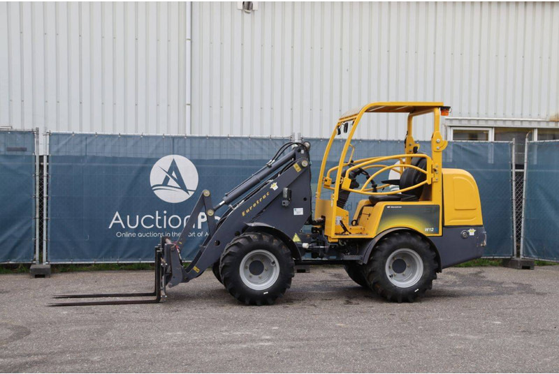 Eurotrac 820/W12S - Gumikerekes homlokrakodó: 1 kép. Eurotrac 820/W12S - Gumikerekes homlokrakodó: 1 kép.